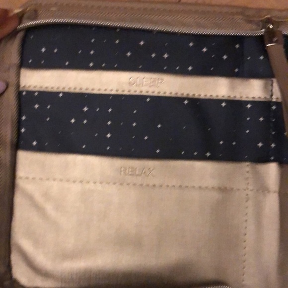 United Airlines Polaris Global First Amenity Kit Travel Case Bag Sleep Relax - Picture 5 of 8